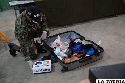 Llevaba más de 2 kilos de droga en su maleta /Ministerio de Gobierno