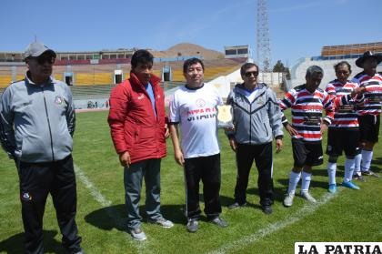Sitara, uno de los clubes emblemáticos, recibió un reconocimiento durante el acto inaugural /LA PATRIA