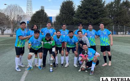 Integrantes del equipo de MIX 97-99 campeones del certamen /LA PATRIA