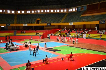 El Palacio de los Deportes fue el escenario donde se desarrolló la competencia nacional /LA PATRIA