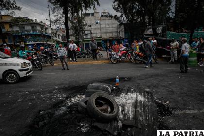 Fotografía de bloqueos en la carretera en Guatemal /EFE/ David Toro