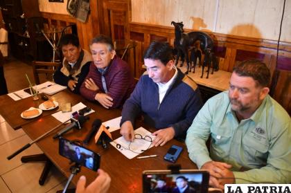 Reunión emergencia de la Confeagro en Oruro /LA PATRIA 