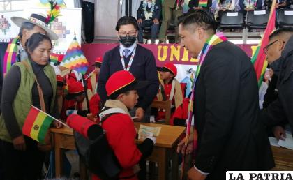 Bono Juancito Pinto busca reducir la deserción escolar /LA PATRIA