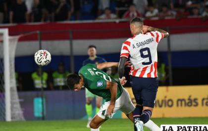 Sanabria fue el más inquietante en la delantera paraguaya, al final anotó el gol /APG