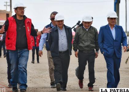 Gobernadores de Chuquisaca y Cochabamba visitan el Puerto Seco /Gador 
