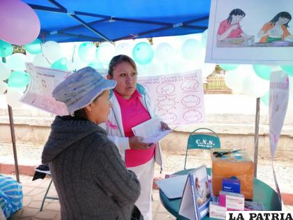 Feria por el Día Internacional de Lucha contra el Cáncer de Mama /LA PATRIA
