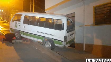El motorizado se deslizó hasta chocar contra un muro de una vivienda /LA PATRIA