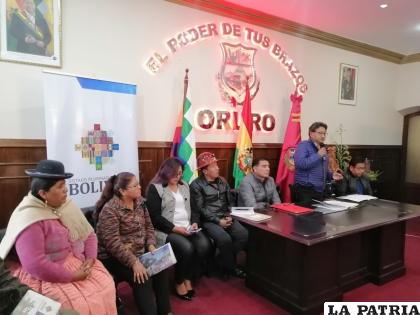Ministro de Minería y Metalurgia, Marcelino Quispe, informa el avance de la construcción de la Planta de Zinc /LA PATRIA
