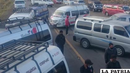 Transporte 16 de Noviembre confirma bloqueo en carretera /Referencial Facebook
