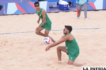 La dupla boliviana de voleibol de playa no pudo ante Uruguay /Walt Challap