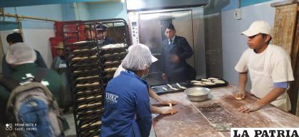 Operativo en panaderías rumbo a Todos Santos /VDDUC