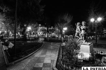 Los querubines de la Plaza 10 de Febrero / LA PATRIA