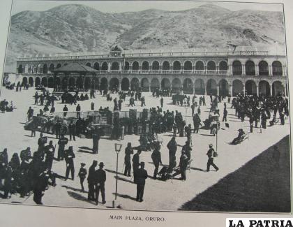 Una imagen antigua de la plaza / Cortesía

