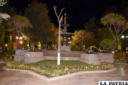 La fuente se encuentra al centro de la plaza /LA PATRIA
