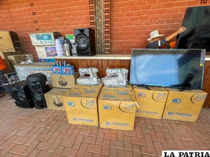 Algunas de las mercancías incautadas durante los operativos 
/Aduana Nacional