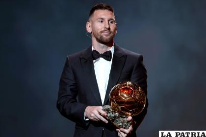 Lionel Messi con su octavo Bolón de Oro /EFE

