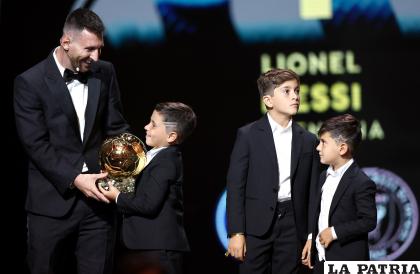 Messi estuvo acompañado de sus hijos en la gala de entrega /EFE