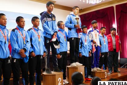 Aniceto Arce se quedó con el título en fútbol de salón varones /LA PATRIA
