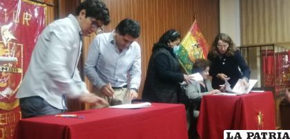 Firma de convenio entre ambas instancias /LA PATRIA
