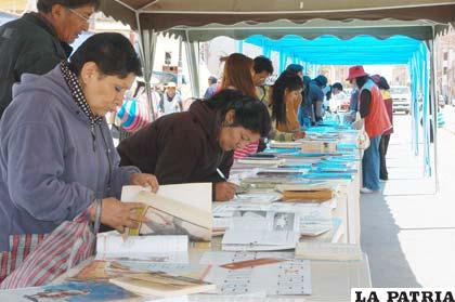 Exposición de documentos de la Fundación de Oruro