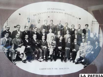 Fundadores de la Confederación Sindical de Choferes de Bolivia