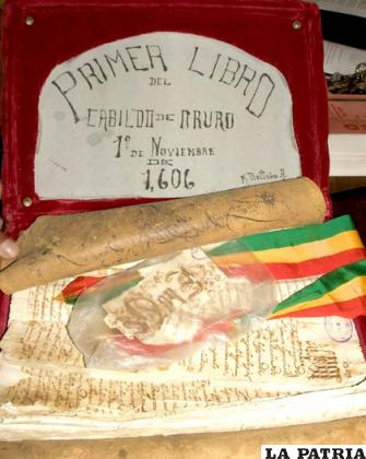 Primer documento de Oruro, donde se halla el acta de autos del 1 de Noviembre de 1606