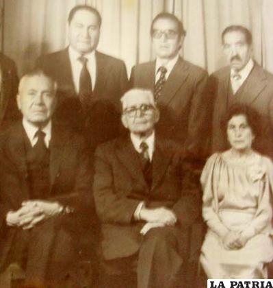Directorio de 1964 a 1966 (Fotografía quemada y recuperada luego de los incidentes del 2003)