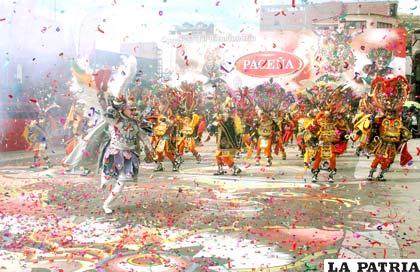 Conjunto más antiguo del Carnaval la Gran Tradicional Auténtica Diablada Oruro