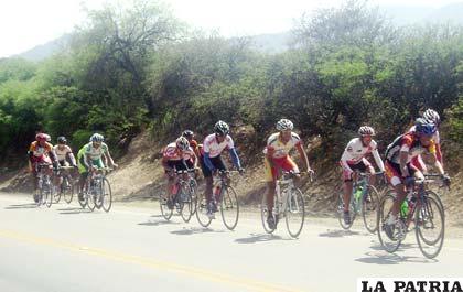 La Vuelta a Bolivia el evento más importante en el país comenzó ayer