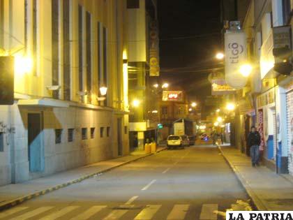 La calle Bolívar está bien iluminada