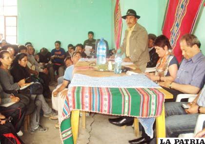 Autoridades del Gobierno se reunieron con los afectados por el problema limítrofe entre Oruro y Potosí