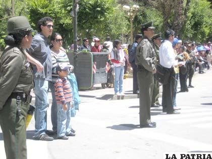 Efectivos policiales con ardua labor en el Primer Convite
