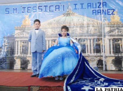 Nadia Jessica Lazarte Pacheco, fue coronada como “Reinita Auza Arnez”