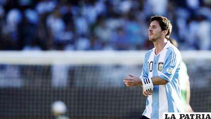 Messi nuevamente fue opacado por la defensa de Bolivia