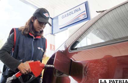 El precio de los combustibles, es un tema que nuevamente sale a la palestra pública