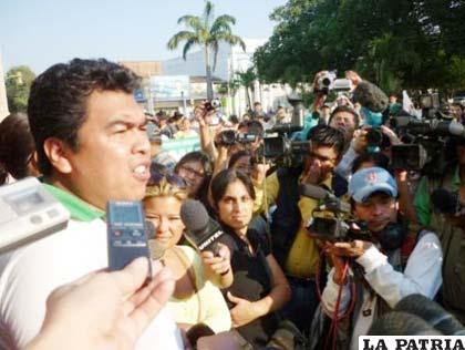 Diputado y representante indígena Pedro Nuni en declaraciones a la prensa