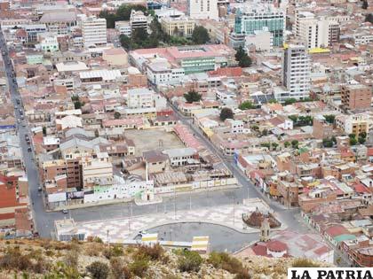 Vista diferente del Oruro actual desde la cima del Pie de Gallo