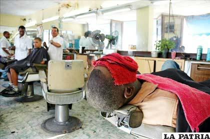 Barberías y peluquerías del estado cubano