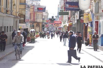 La tradicional calle Bolívar refleja la contundencia del paro cívico y de la unión de los orureños