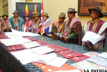 Comunarios de Coroma (Potosí) en Palacio de Gobierno