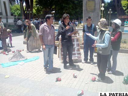 El teatro callejero, es una forma de concienciar a la ciudadanía