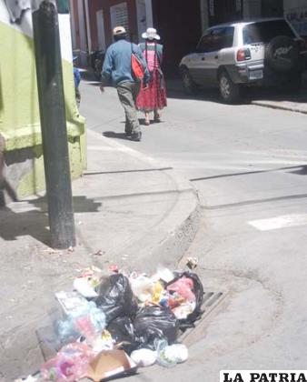 Bloqueos de las calles impidieron el recojo de basura