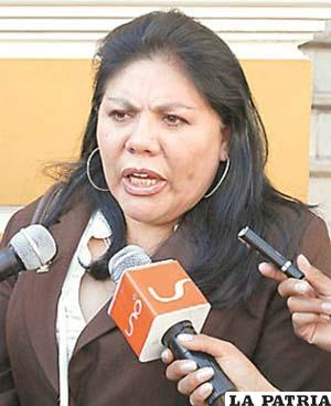 Diputada por Convergencia Nacional, Norma Piérola