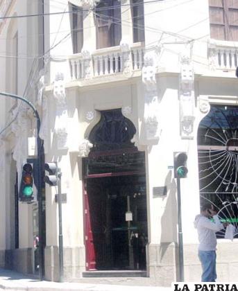 Edificio del Banco Mercantil Santa Cruz catalogado como Patrimonio Arquitectónico