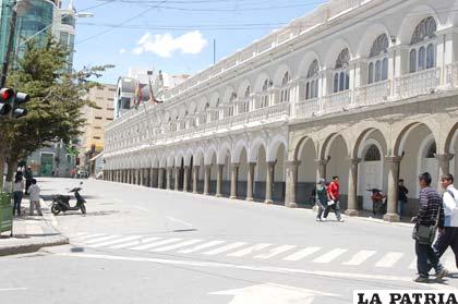 La Gobernación de Oruro, trabajó a puertas cerradas,  en desacato a lo dispuesto por la Asamblea de la Orureñidad