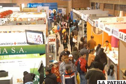 El público responde con su presencia en Expoteco 2011