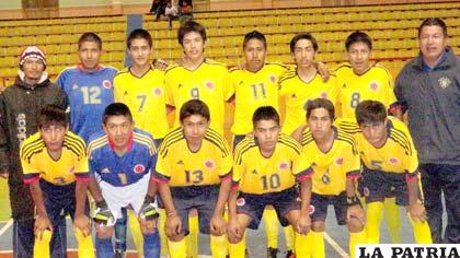 Integrantes de la selección orureña de fútbol de salón Sub-16