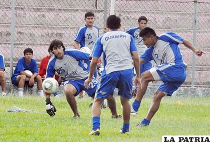Jugadores de Guabirá en pleno entrenamiento en Mantero