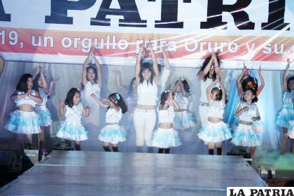 Presentación de los niños de Cool Dance Mania