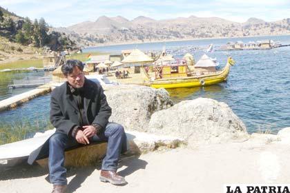 Montoya en el lago Titicaca